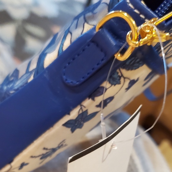 RARE Gucci blue & cream shoulder bag Gucci Italy & Crest on left - Picture 12 of 16